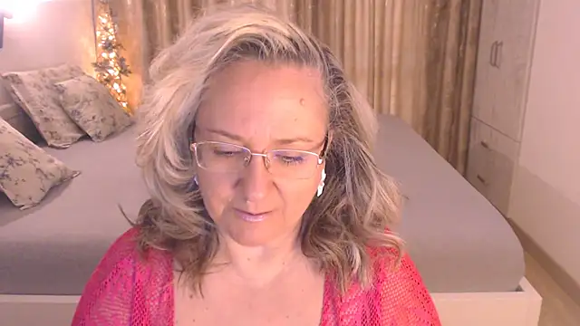 Snapshot of Raisshy chatting on 05-04-26, 10:51 Raisshy online show from 05-04-26, 10:51