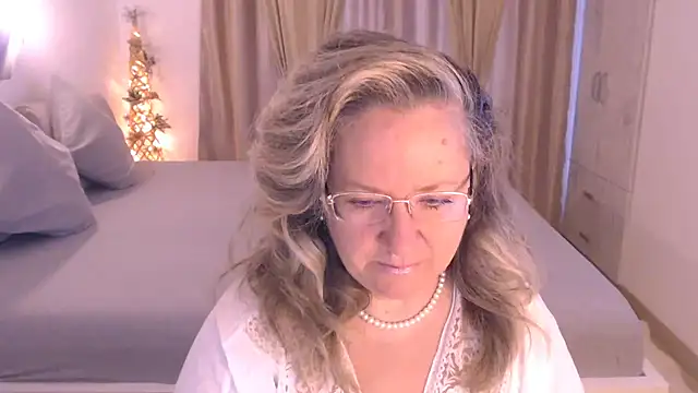 Raisshy online show from 11-18-25, 06:39