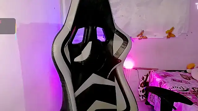 ninatiny online show from 10-16-25, 08:22