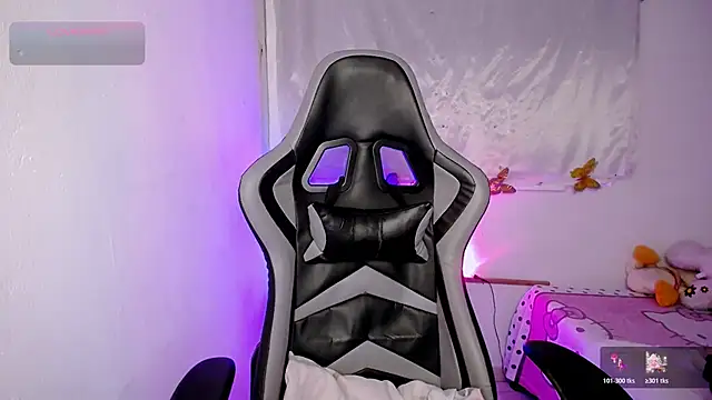 ninatiny online show from 11-13-25, 10:08