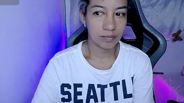 ninatiny online show from 11-07-25, 09:36