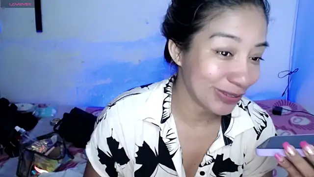 ninatiny online show from 04-15-26, 11:49