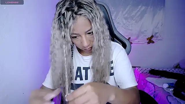 ninatiny online show from 12-05-25, 10:47