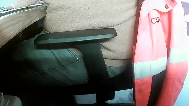 Snapshot of Cygnus58topchef chatting on 10-11-25, 09:21 Cygnus58topchef online show from 10-11-25, 09:21