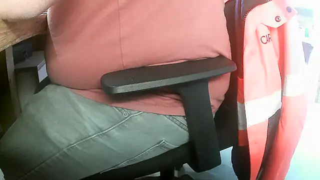 Snapshot of Cygnus58topchef chatting on 10-17-25, 01:02 Cygnus58topchef online show from 10-17-25, 01:02