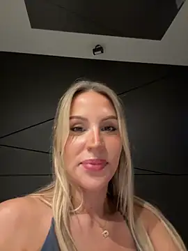 Snapshot of jasminesummer chatting on 10-13-25, 02:29 jasminesummer online show from 10-13-25, 02:29