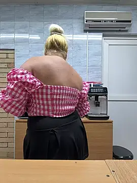 Snapshot of SabinaSweety chatting on 12-29-24, 03:35 SabinaSweety online show from 12-29-24, 03:35