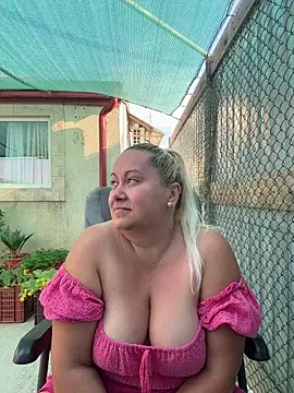 Snapshot of SabinaSweety chatting on 07-19-26, 05:27 SabinaSweety online show from 07-19-26, 05:27