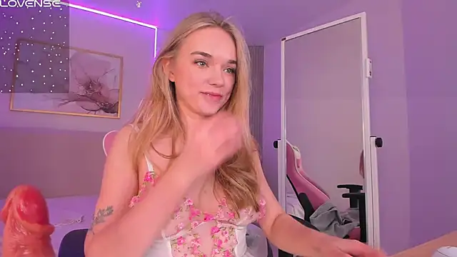 Snapshot of VirginChloe chatting on 02-25-25, 06:14 VirginChloe online show from 02-25-25, 06:14