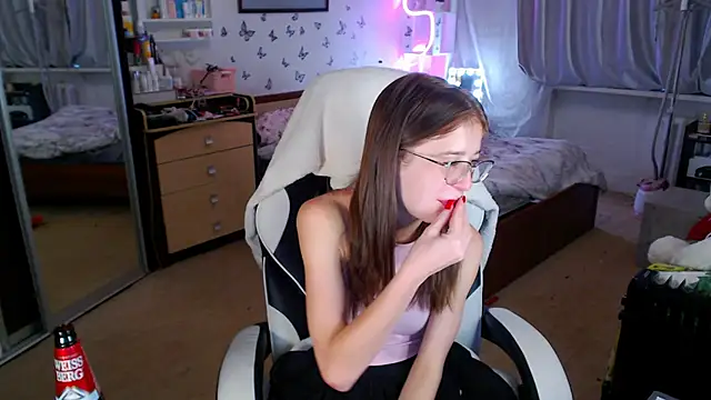 Kira honeyy online show from 10-08-25, 06:04