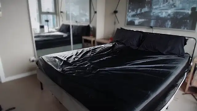 Snapshot of MikyFoxx chatting on 11-14-25, 10:46 MikyFoxx online show from 11-14-25, 10:46