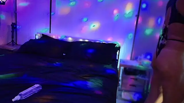 Snapshot of MikyFoxx chatting on 09-21-25, 03:44 MikyFoxx online show from 09-21-25, 03:44