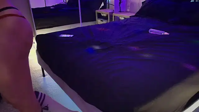 Snapshot of MikyFoxx chatting on 10-11-25, 03:51 MikyFoxx online show from 10-11-25, 03:51