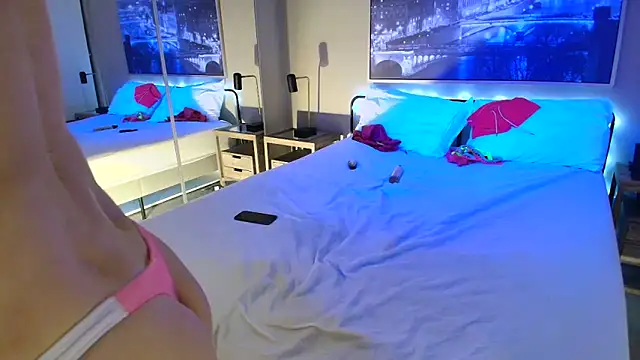 Snapshot of MikyFoxx chatting on 02-27-25, 07:30 MikyFoxx online show from 02-27-25, 07:30