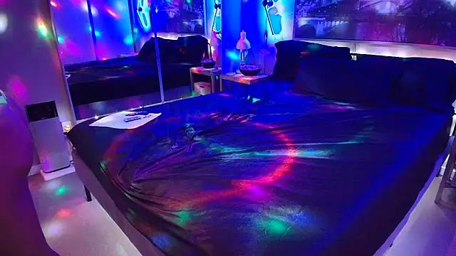 Snapshot of MikyFoxx chatting on 03-04-26, 05:48 MikyFoxx online show from 03-04-26, 05:48