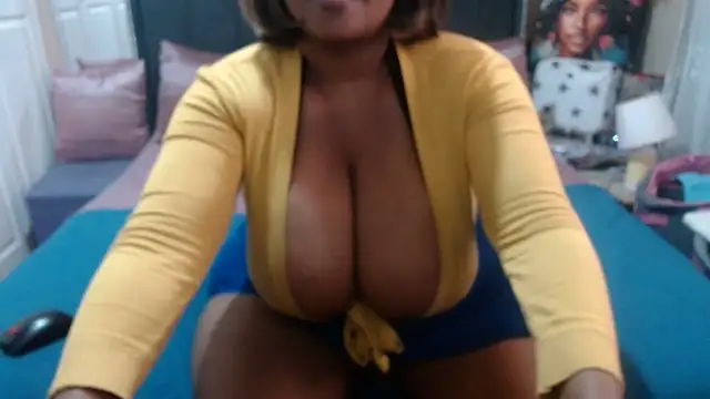 Snapshot of BUSTYDEE chatting on 10-15-25, 02:36 BUSTYDEE online show from 10-15-25, 02:36