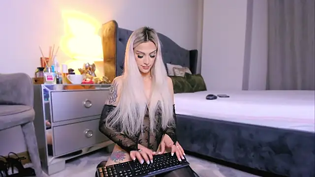 ElizzaBubble online show from 04-20-26, 10:22