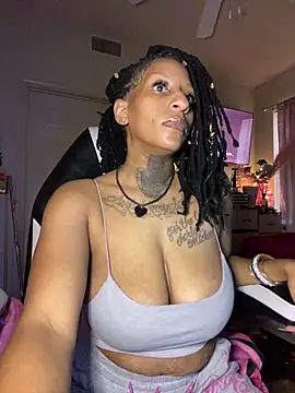 Snapshot of MzParker chatting on 02-13-25, 03:14 MzParker online show from 02-13-25, 03:14