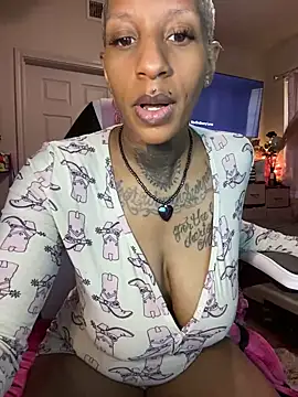 Snapshot of MzParker chatting on 02-19-25, 06:32 MzParker online show from 02-19-25, 06:32