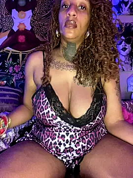 Snapshot of MzParker chatting on 09-12-25, 02:17 MzParker online show from 09-12-25, 02:17