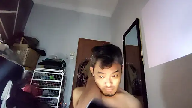 Snapshot of eizy2310 chatting on 01-11-26, 05:14 eizy2310 online show from 01-11-26, 05:14