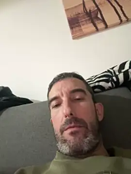 Snapshot of Bravissimo81 chatting on 04-25-26, 11:24 Bravissimo81 online show from 04-25-26, 11:24