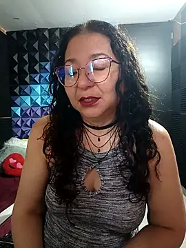Snapshot of katifoxx chatting on 10-15-25, 03:20 katifoxx online show from 10-15-25, 03:20