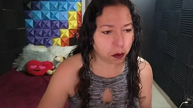 Snapshot of katifoxx chatting on 10-20-25, 03:23 katifoxx online show from 10-20-25, 03:23