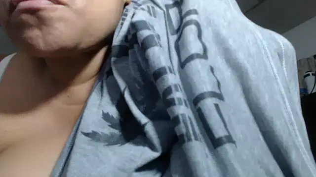 Snapshot of adrixxx38 chatting on 02-15-26, 06:25 adrixxx38 online show from 02-15-26, 06:25