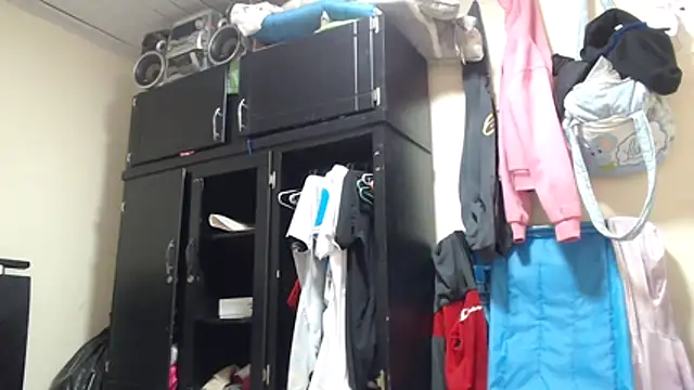 adrixxx38 online show from 04-09-26, 06:47