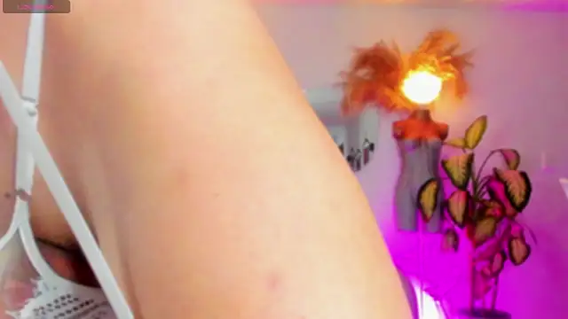 Angel Peach online show from 10-27-25, 02:07