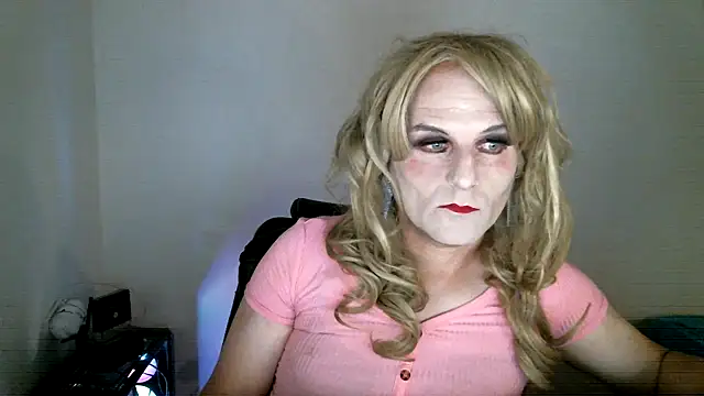 Snapshot of carol5939 chatting on 11-28-25, 11:27 carol5939 online show from 11-28-25, 11:27