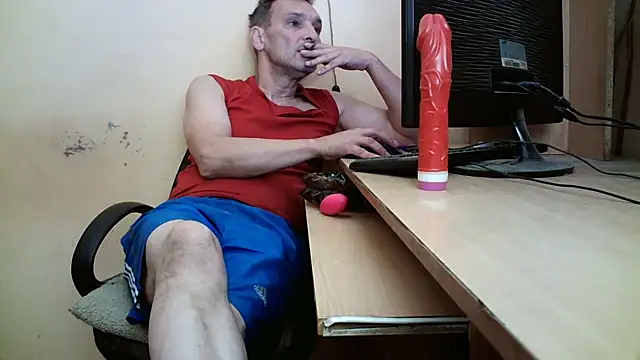 Snapshot of dundyFocus chatting on 09-24-25, 05:14 dundyFocus online show from 09-24-25, 05:14