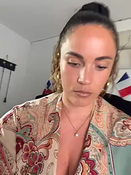 Clara-xoxo online show from 06-27-26, 11:27