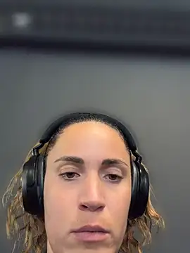 Clara-xoxo online show from 07-21-26, 08:37