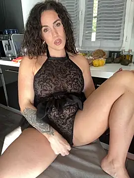 Clara-xoxo online show from 11-27-25, 01:22