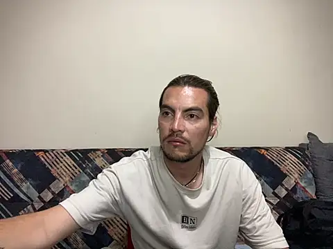 Snapshot of Jack_Emily1 chatting on 02-25-25, 01:21 Jack Emily1 online show from 02-25-25, 01:21