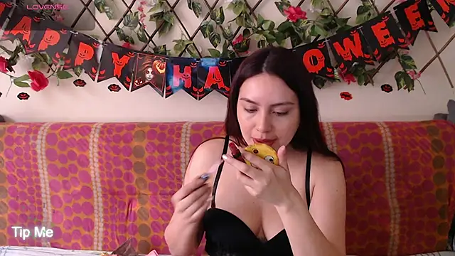 Snapshot of Jack_Emily1 chatting on 10-21-25, 02:16 Jack Emily1 online show from 10-21-25, 02:16