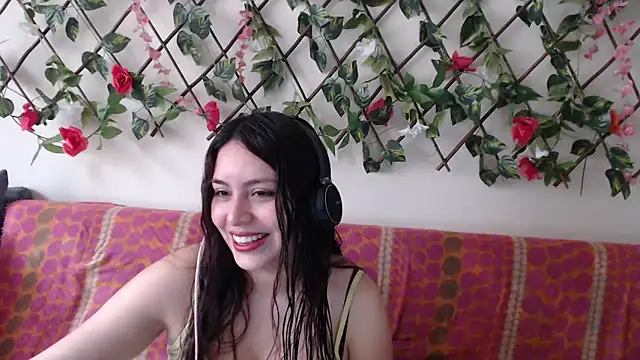 Snapshot of Jack_Emily1 chatting on 09-10-25, 05:23 Jack Emily1 online show from 09-10-25, 05:23