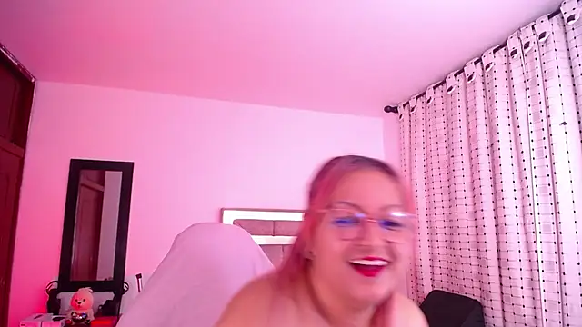Snapshot of salomecastro_ chatting on 08-06-26, 03:12 salomecastro online show from 08-06-26, 03:12