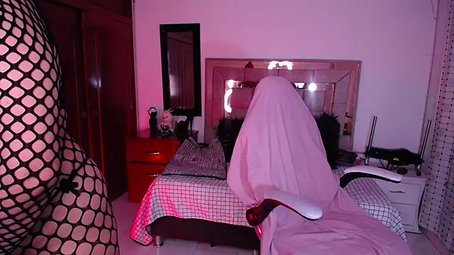 salomecastro  online show from 10-31-25, 02:52