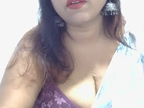 Snapshot of ROSEE_MERRYYYY chatting on 06-08-26, 01:55 ROSEE MERRYYYY online show from 06-08-26, 01:55