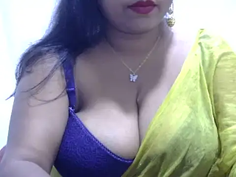 Snapshot of ROSEE_MERRYYYY chatting on 02-20-25, 05:41 ROSEE MERRYYYY online show from 02-20-25, 05:41