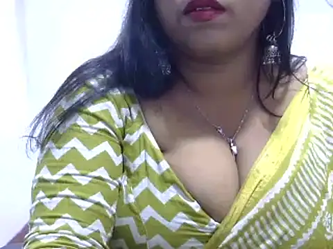 Snapshot of ROSEE_MERRYYYY chatting on 02-25-25, 12:38 ROSEE MERRYYYY online show from 02-25-25, 12:38