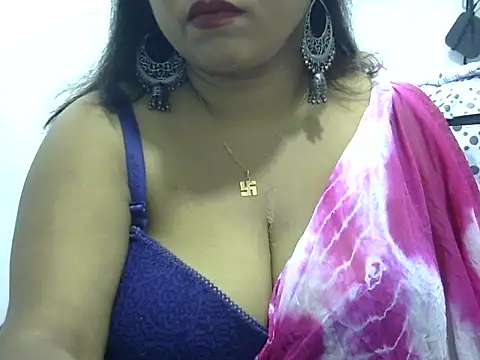 Snapshot of ROSEE_MERRYYYY chatting on 04-28-26, 05:17 ROSEE MERRYYYY online show from 04-28-26, 05:17