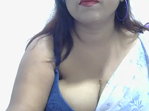 Snapshot of ROSEE_MERRYYYY chatting on 05-29-26, 10:10 ROSEE MERRYYYY online show from 05-29-26, 10:10