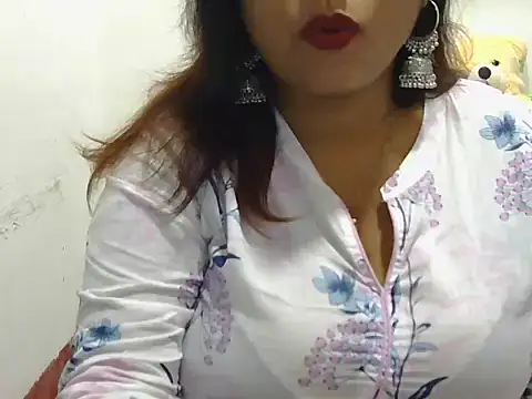 Snapshot of ROSEE_MERRYYYY chatting on 07-24-26, 05:31 ROSEE MERRYYYY online show from 07-24-26, 05:31