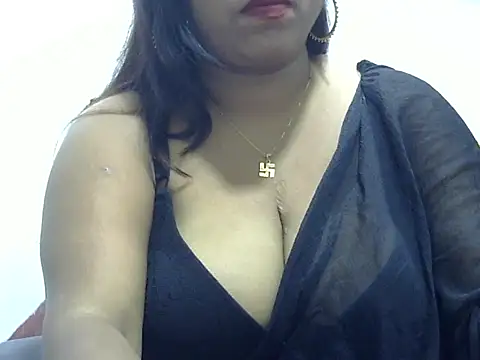 Snapshot of ROSEE_MERRYYYY chatting on 12-17-25, 05:40 ROSEE MERRYYYY online show from 12-17-25, 05:40