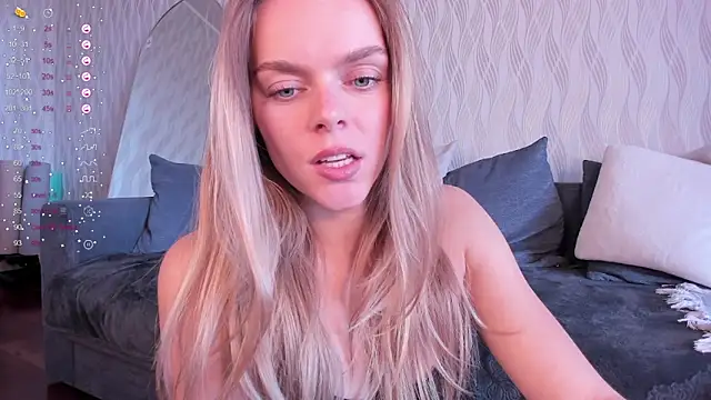 Snapshot of CharliSweet chatting on 06-19-26, 02:12 CharliSweet online show from 06-19-26, 02:12