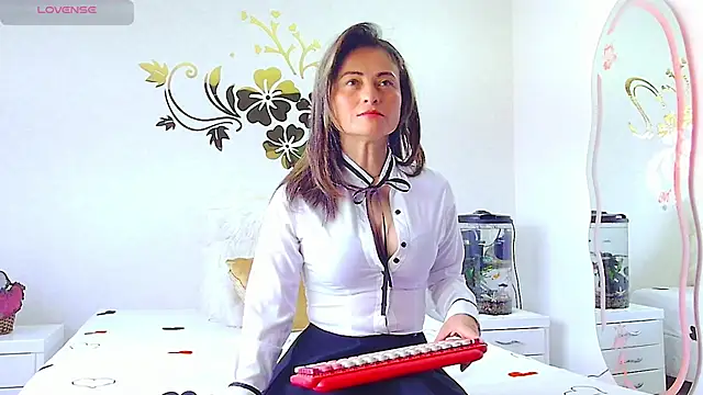 MarcelaFlores online show from 07-17-26, 02:58